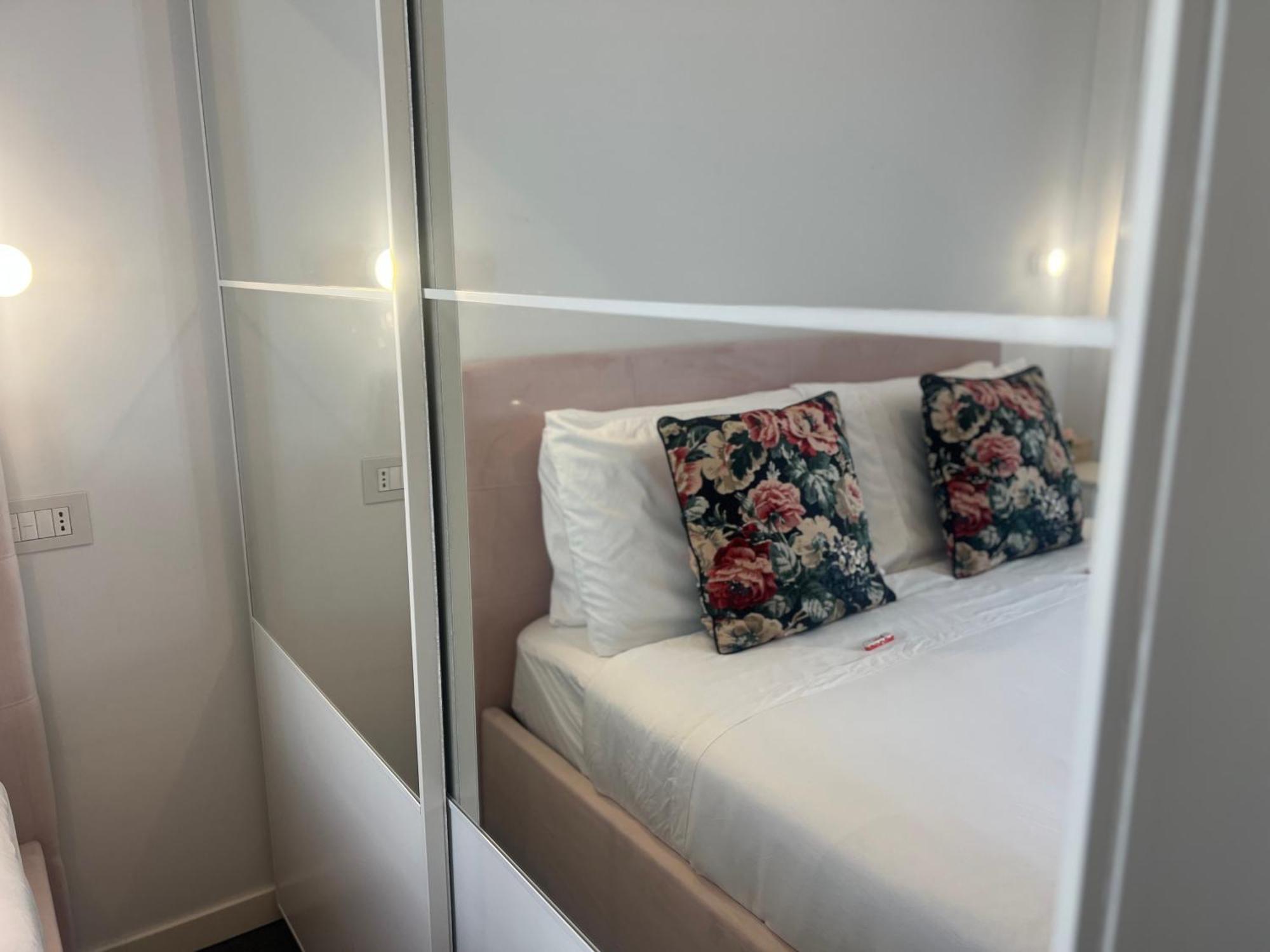 Appartamento Regina Milano In Melegnano - Wifi, Breakfast Box And Terrace Esterno foto